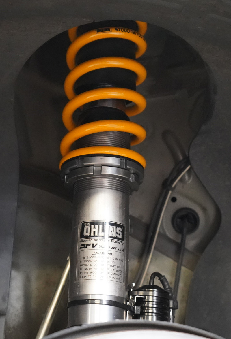 golf_r_ohlins_install_front_strut_detail_1200.jpg